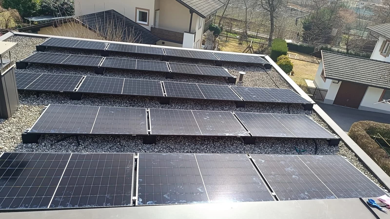 Le solaire sur toit plat — vue de l’installation